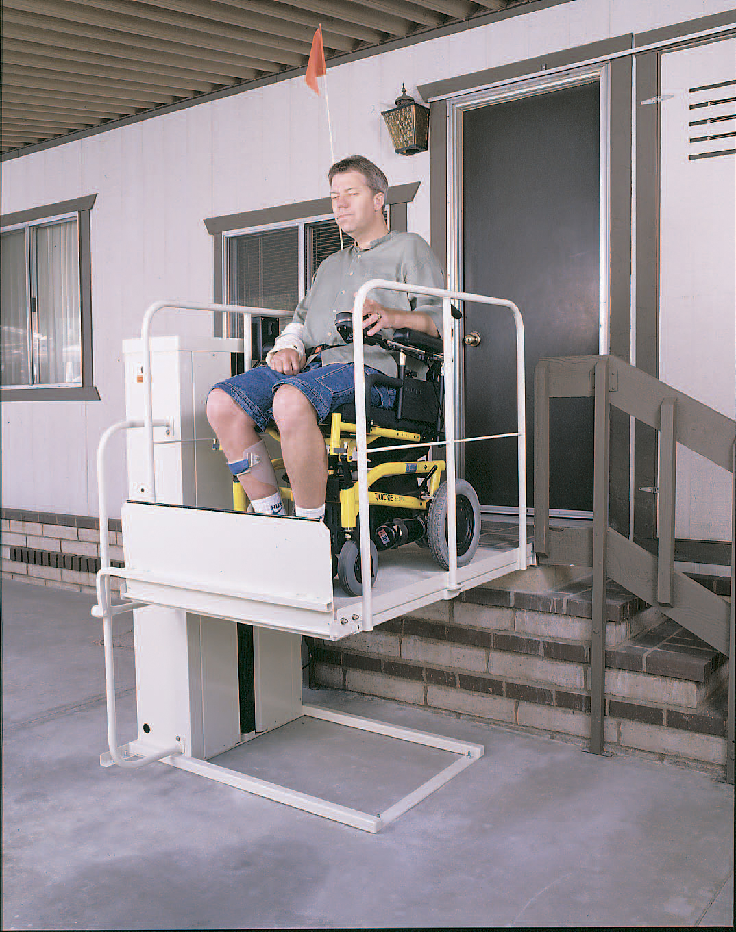 Irvine ca Wheelchair elevator vertical platform lift